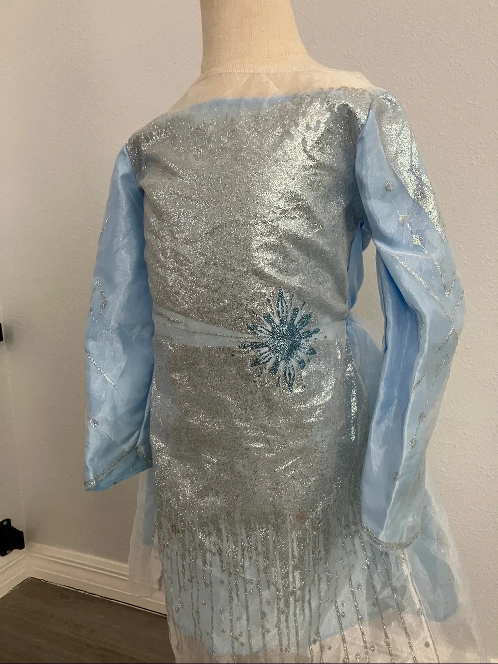 DISNEY Girls Frozen 2 Queen Elsa "Dark Sea" Light-Up Costume Dress | 4-6 - Picture 7 of 13